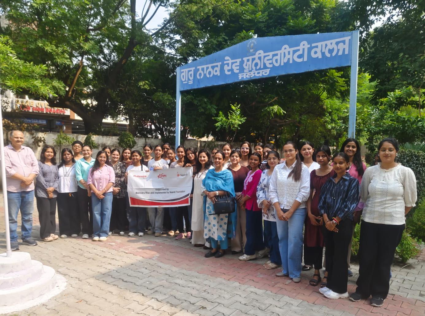 नांदी फाउंडेशन–महिंद्रा क्लासरूम पहल के तहत जीएनडीयू कॉलेज में रोजगार कौशल प्रशिक्षण कार्यक्रम आयोजित