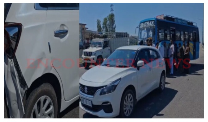 जालन्धर  - फगवाड़ा हाईवे पर बस कार में टककर