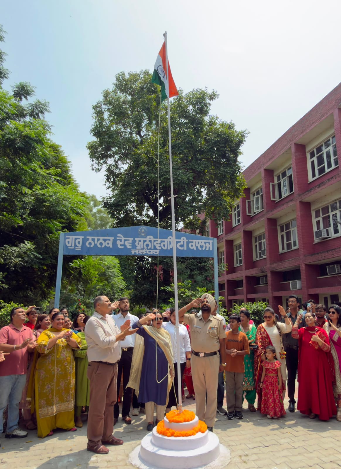 आपसी एकता, अनुशासन तथा जिम्मेदार नागरिक ही राष्ट्र-निर्माण में सकारात्मक योगदान दे सकता है - डा॰ नवजोत