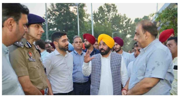 मेयर वनीत धीर और नितिन कोहली के साथ बर्लटन पार्क स्टेडियम का किया निरीक्षण
