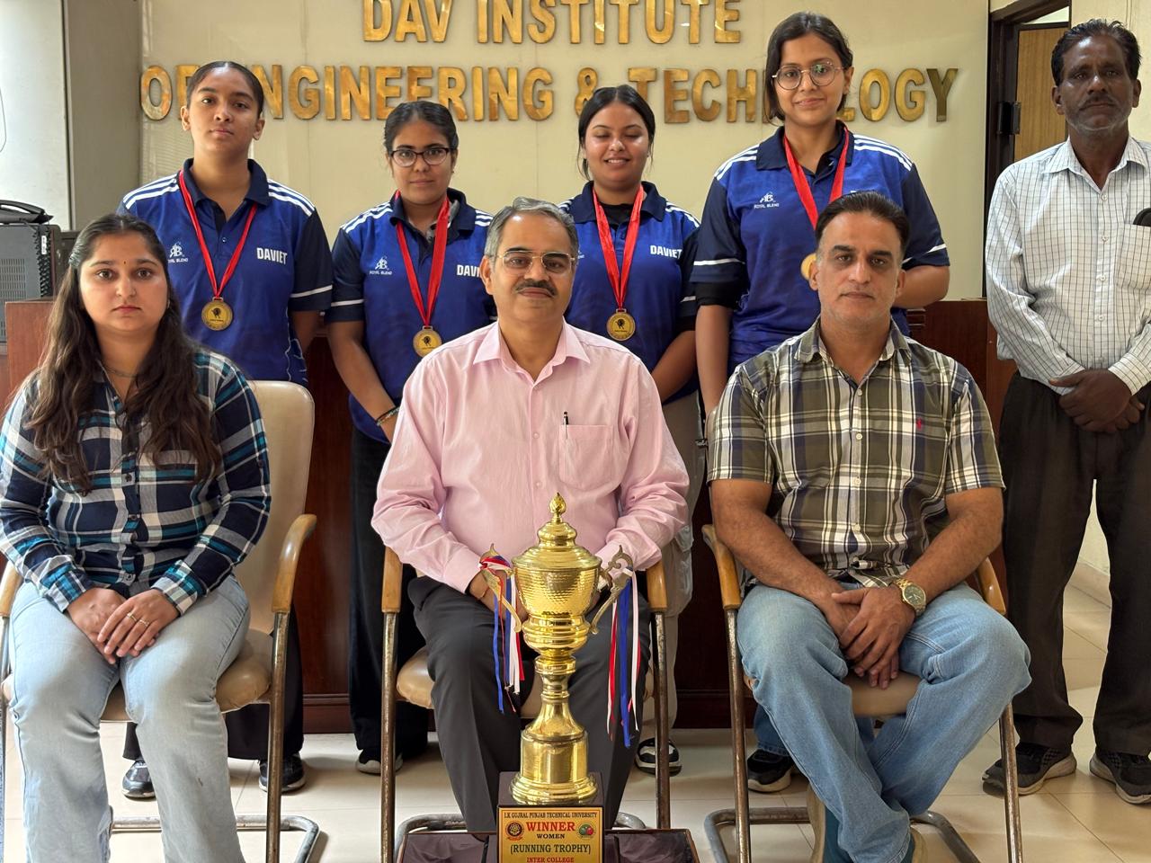 पुरुष व महिला दोनों वर्गों में चैंपियनशिप जीतना संस्थान के लिए अत्यंत गर्व का विषय - डा॰ विज