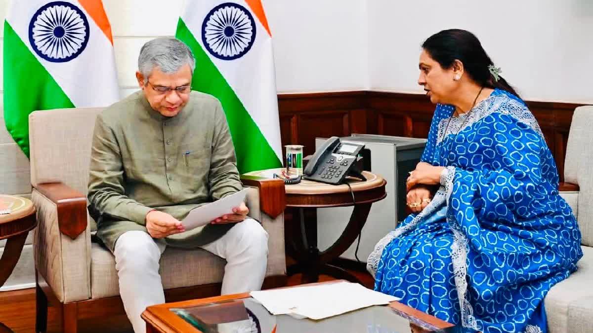 रेल मंत्री अश्विनी वैष्णव से सांसद लता वानखेड़े की मुलाकात