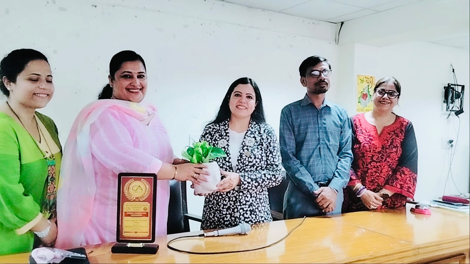 छात्रो को पेशेवर पाठयक्रमों और उद्योग-उन्मुख मार्गदर्शन से जोड़ना समय की आवश्यकता- डा॰ नवजोत